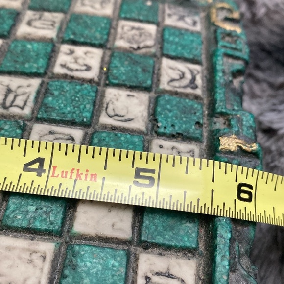 Vintage Mayan Aztec Chess Set Complete Green & White 8x8
inches - Picture 13 of 16